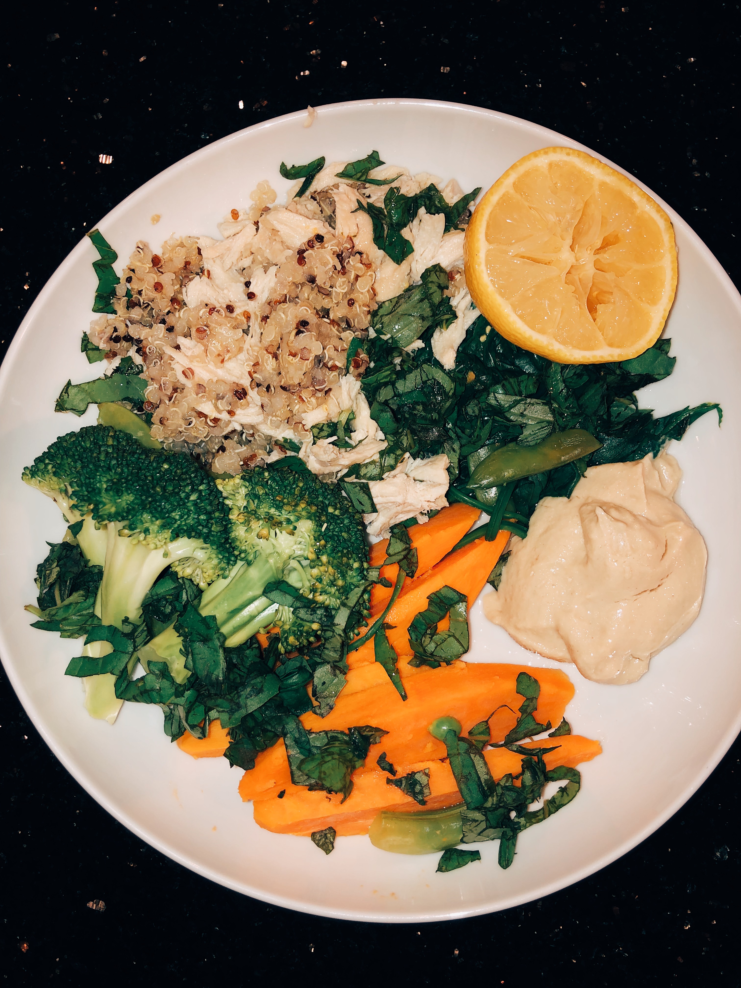 Quinoa, Hummus, and Veggies bowl